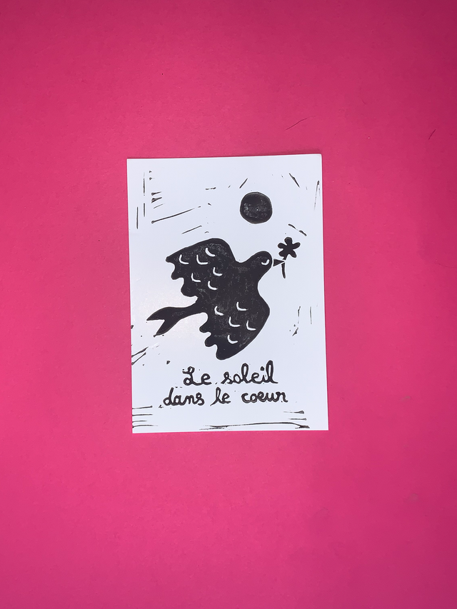 Carte postale linogravure originale oiseau &quot;Le soleil dans le coeur&quot;
