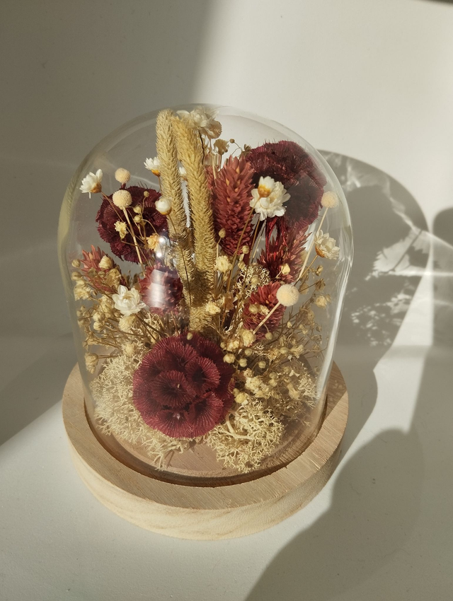 Cloche de fleurs séchées