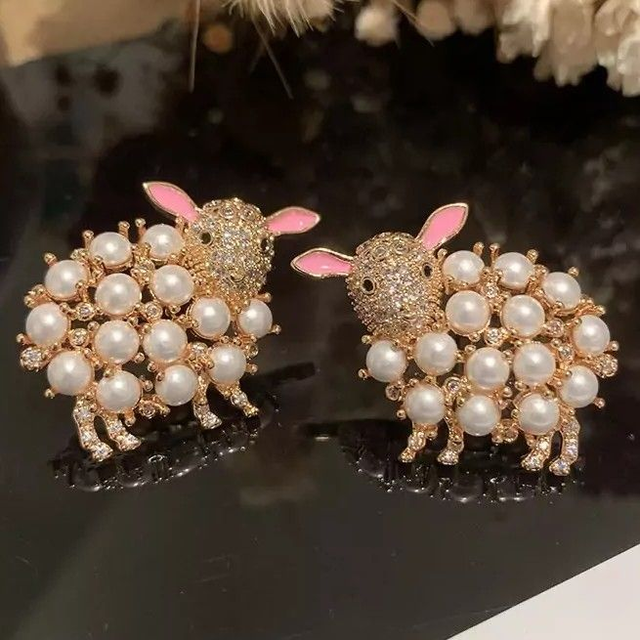 Brinco Ovelha Mini Pérolas e Cravejado - Ouro