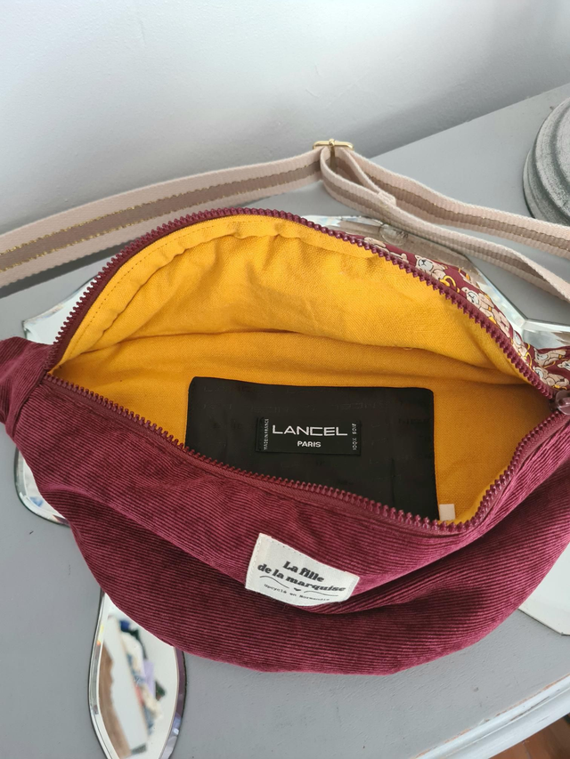 Banane "haute couture" en tissus upcyclés