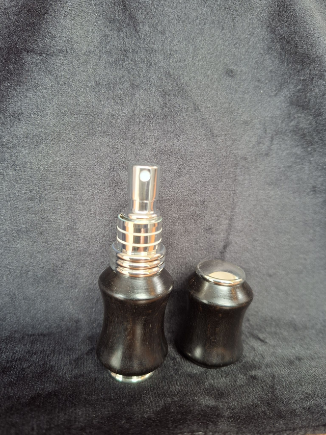 Vaporisateur de parfum chromé en ébène