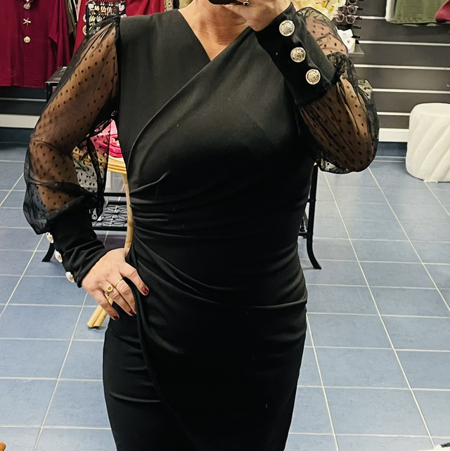 Robe noire manche dentelle 