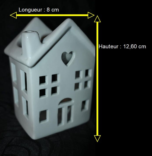 Maison de Noël avec Fenêtre – Décoration Festive et Ambiance Cosy