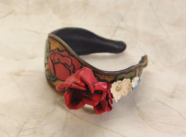Bandeau en cuir fleuri “Fleur des champs” – Création artisanale unique