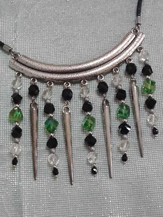 Collier ras de cou - REBELLE