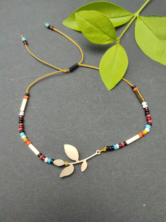 Z-Bracelet feuille dorée sur fil de jade réglable avec perles de verre miyuki 