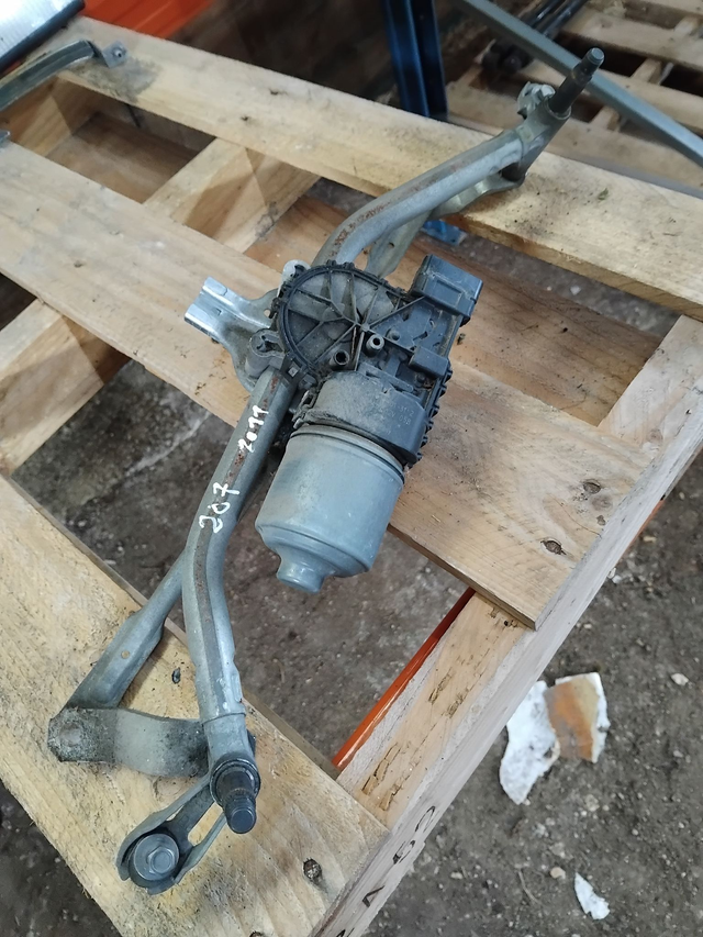 Moteur essuie-glace avant 