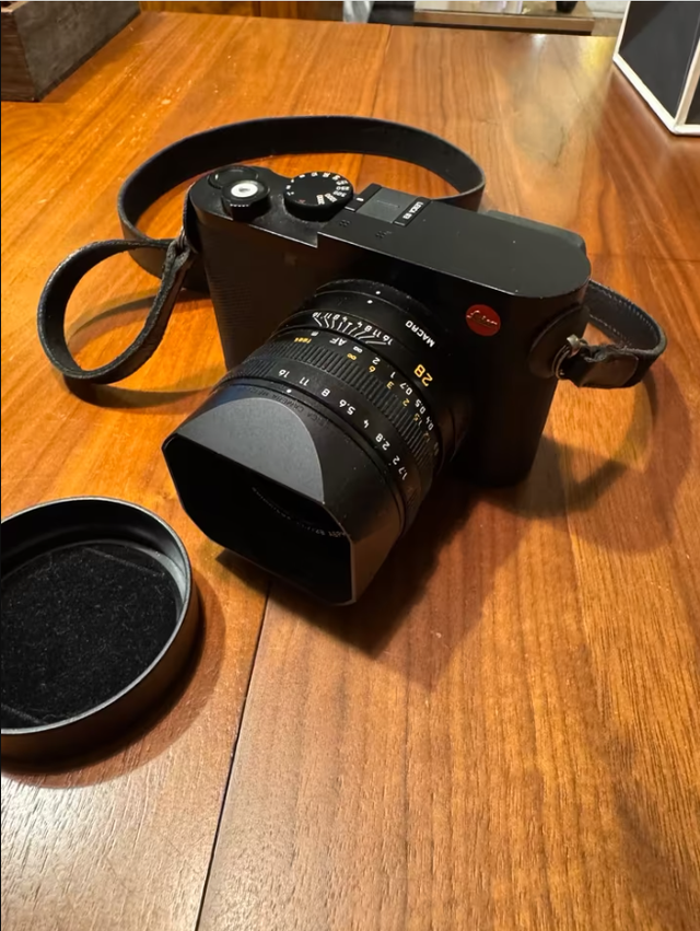 Leica Q3 including original accessories & packaging