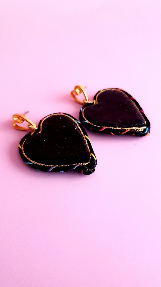 Boucles d'oreilles Coups de coeur noir verni et doré