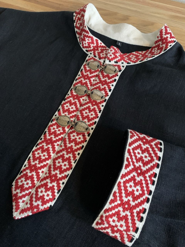 Karjalainen musta paita, kuvio ristirasti