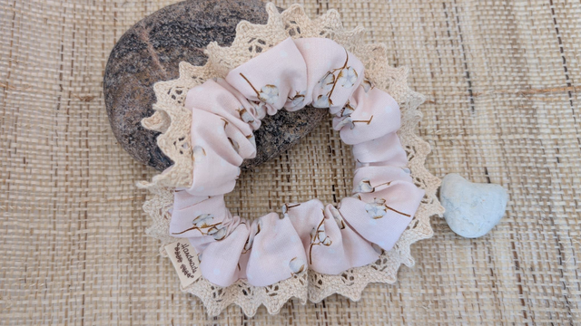 Chouchou rose poudré - "Fleur de coton" + dentelle 