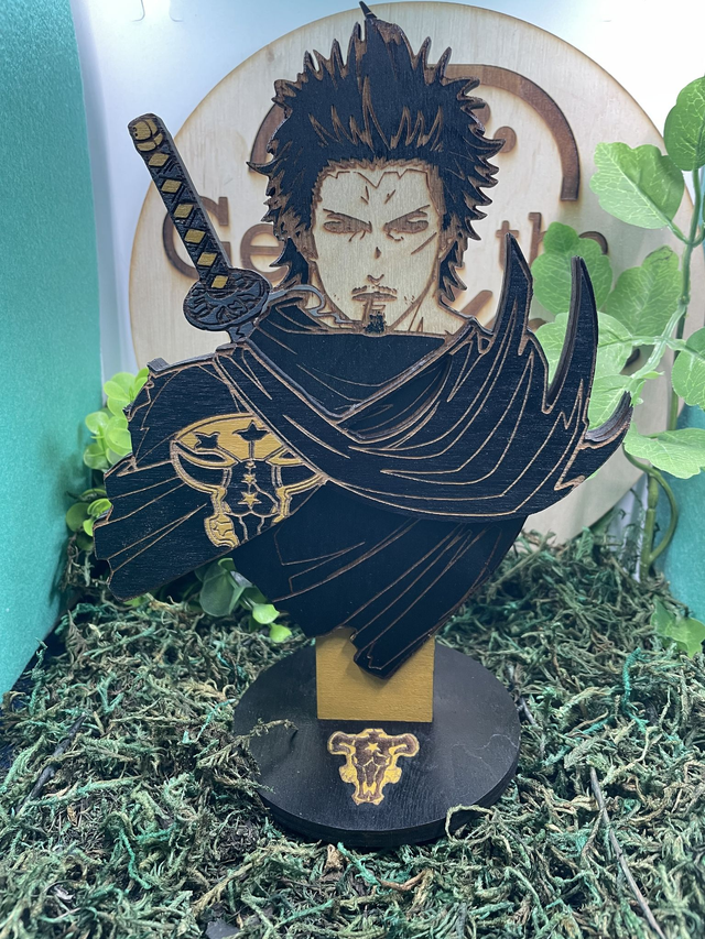 Figurine Black Clover, Yami. En bois.