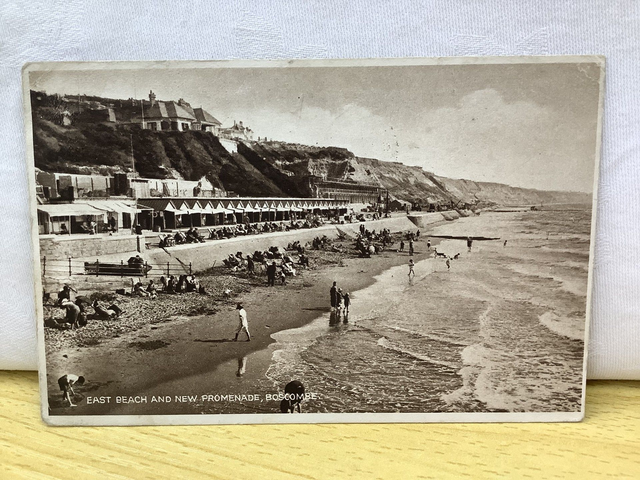 Boscombe, East Beach and New Promenade, Dorset, Posted 1928 unbranded vintage postcard. Our Ref No R817 £2.00