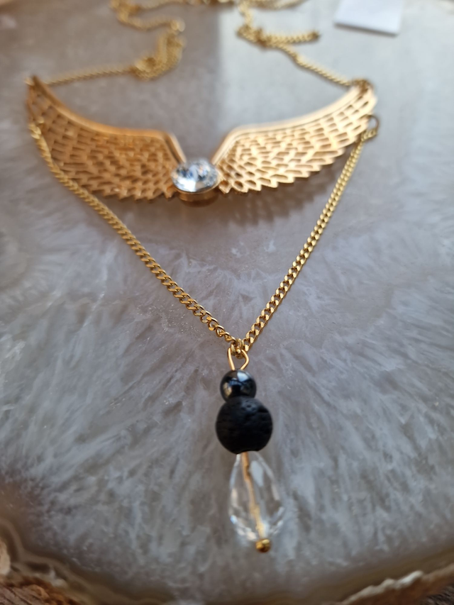 Collier Ailes Acier Doré Perles Lave Hématite Cristal