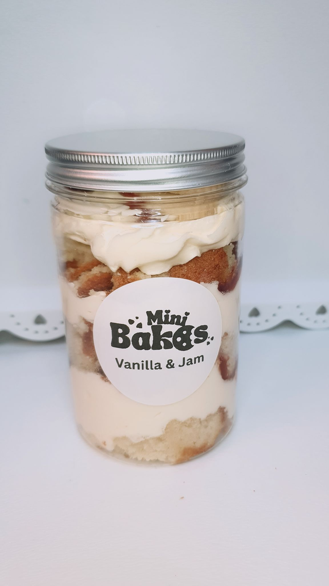 Vanilla &amp; Jam Cake Jar