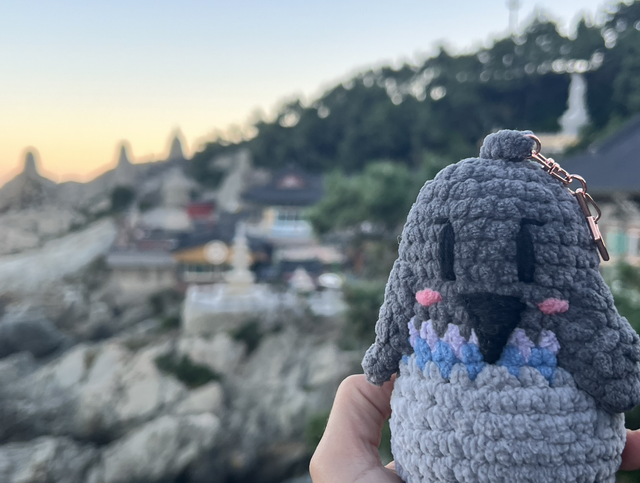 Eugène, le médiateur | Charm pigeon en crochet pour décorer ton sac !