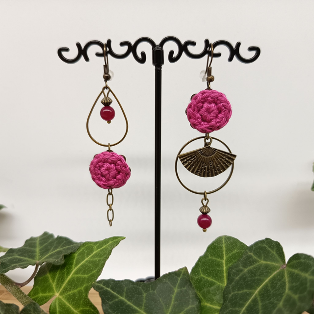 Boucles d'oreille asymétriques Des gouttes de bonheur - Roses