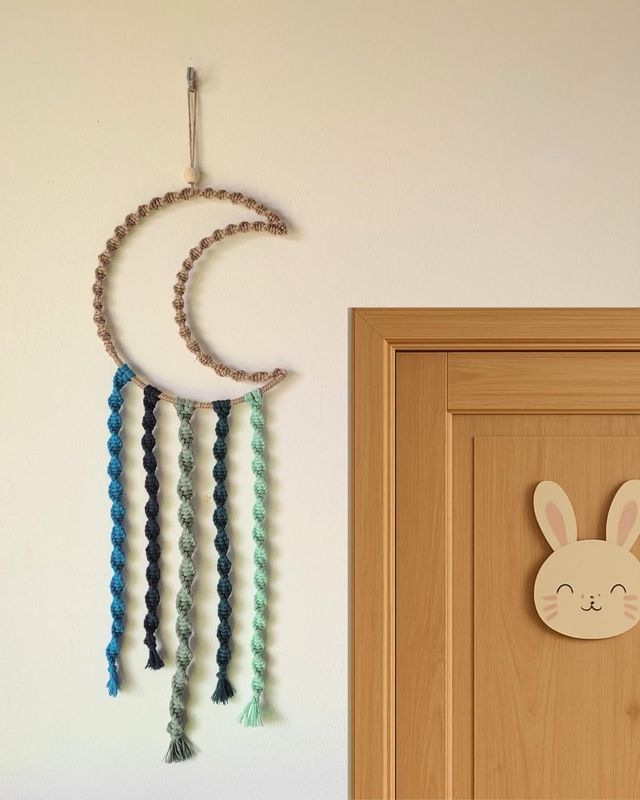 Attrape-rèves lune arc-en-ciel en macramé