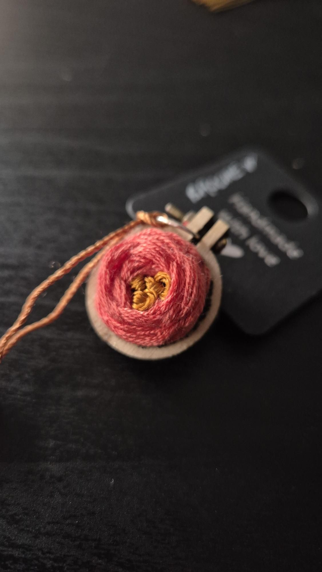 Broche tiny broderie "3D Rose"