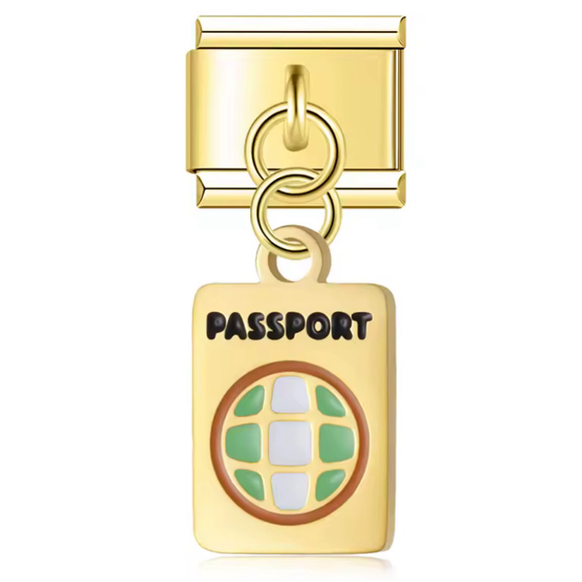 Charm “Passport” Dorado