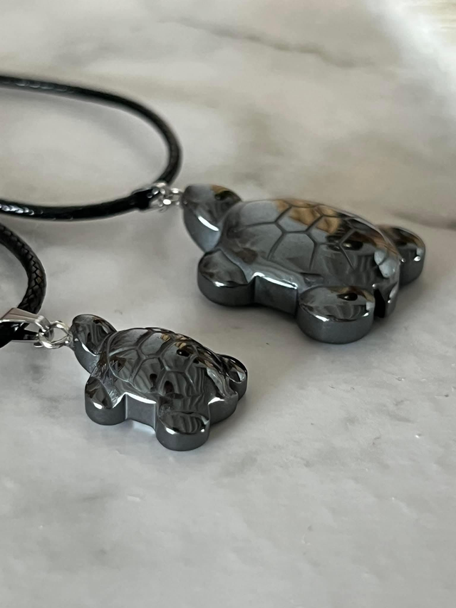 Collier tortue petit modèle hématite 