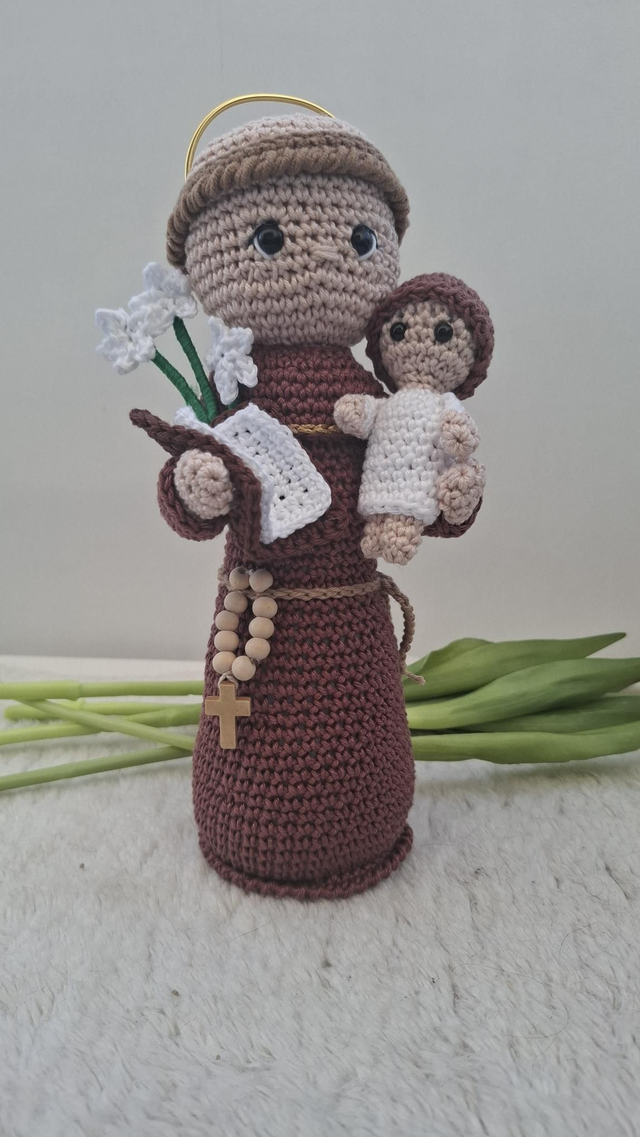 Santo António em amigurumi