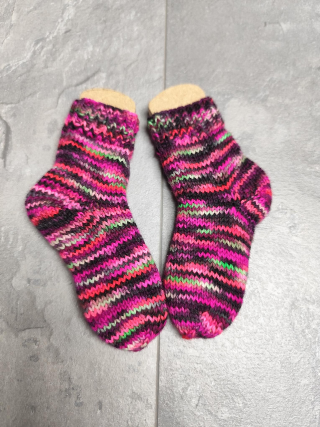 Handgestrickte Socken Größe 74/80