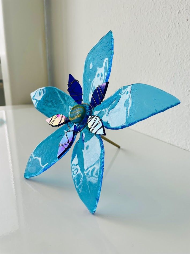 Kleurrijke Glazen Blauwe Bloem - Uniek Cadeau voor Tuinliefhebbers