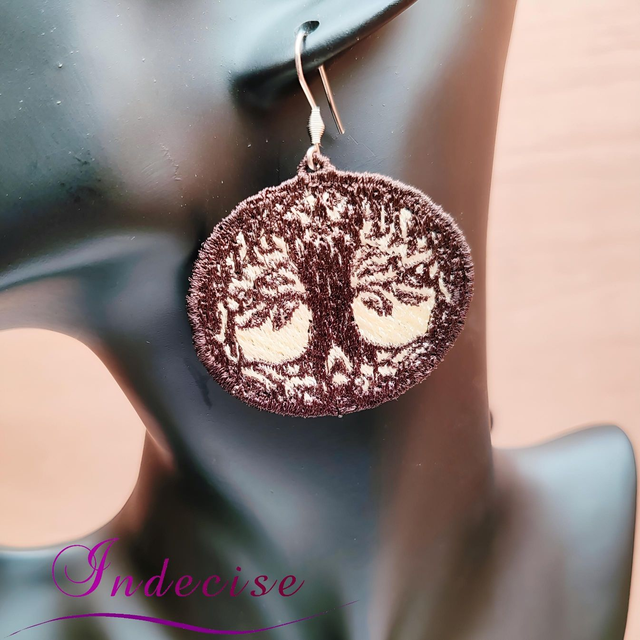 Boucles d'oreilles arbre de vie marron et écru - broderie en machine - Créations Indecise artisanat français