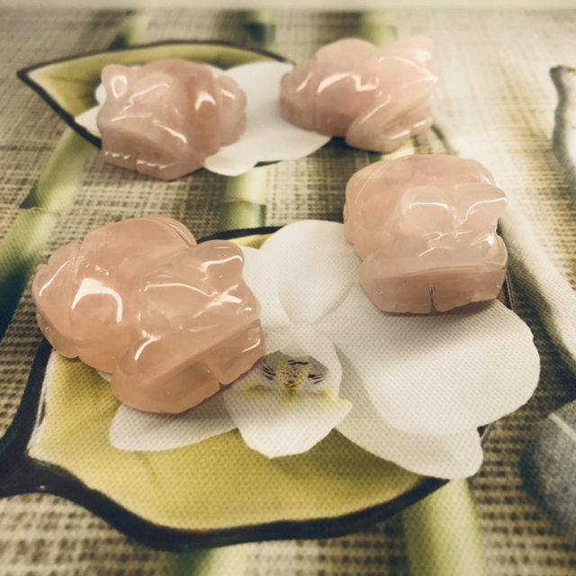 Grenouille porte bonheur Quartz rose