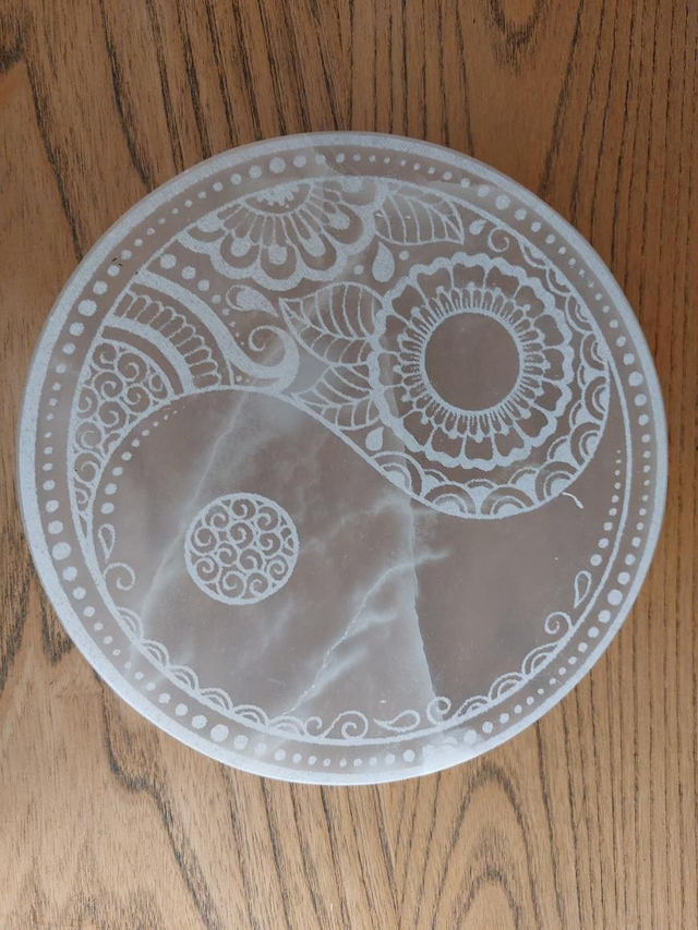 Yin yang, Selenite charging plate