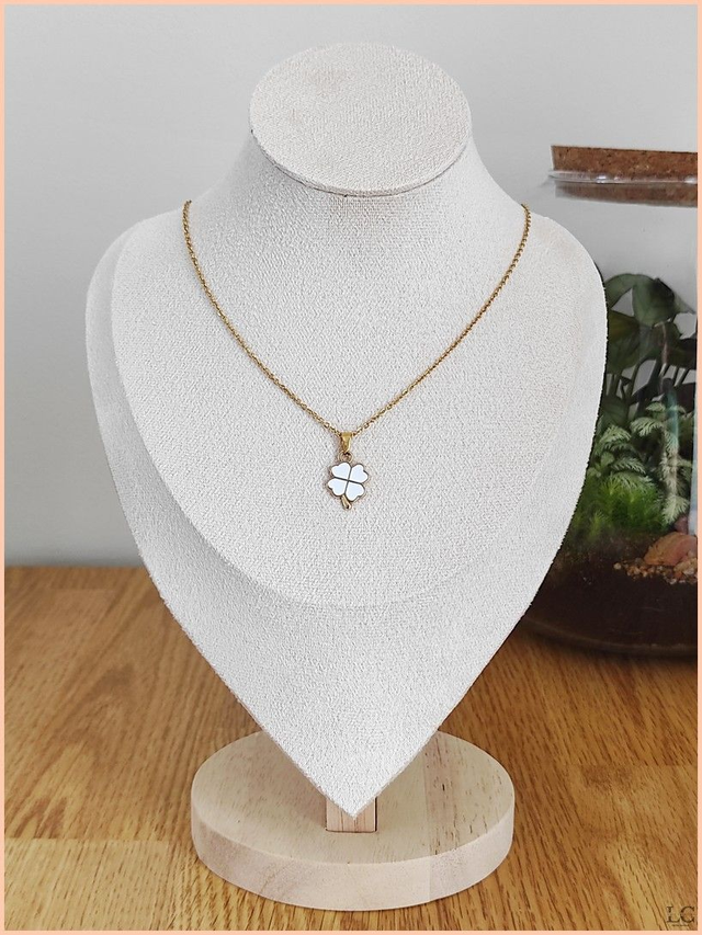 Collier trèfle blanc