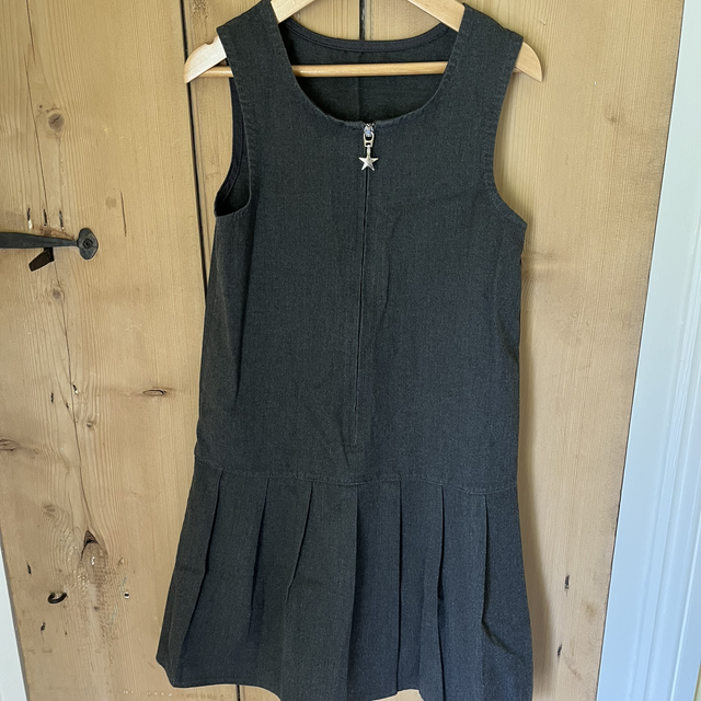 Grey school dress 6-7 years