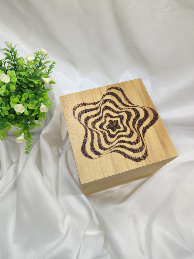 Boîte en bois étoile psychédélique 