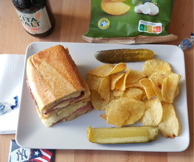 Pastrami Con Queso Suizo