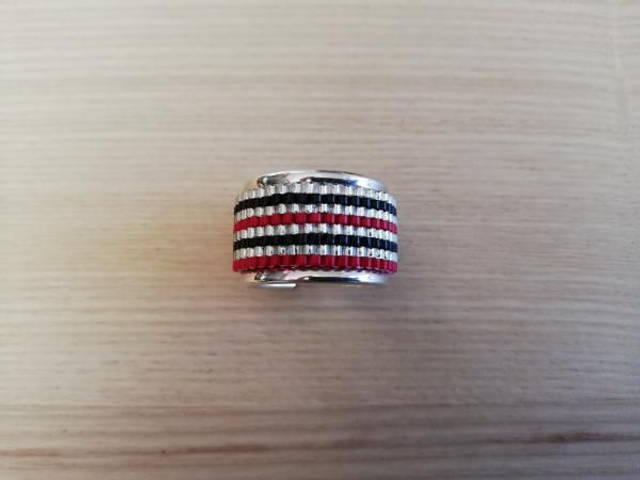 Ligne rouge/argent/noir