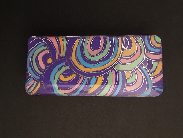 Broche grand rectangle angle arrondi collection Vitrail fond violet et couleur « pop » cernés d’argent