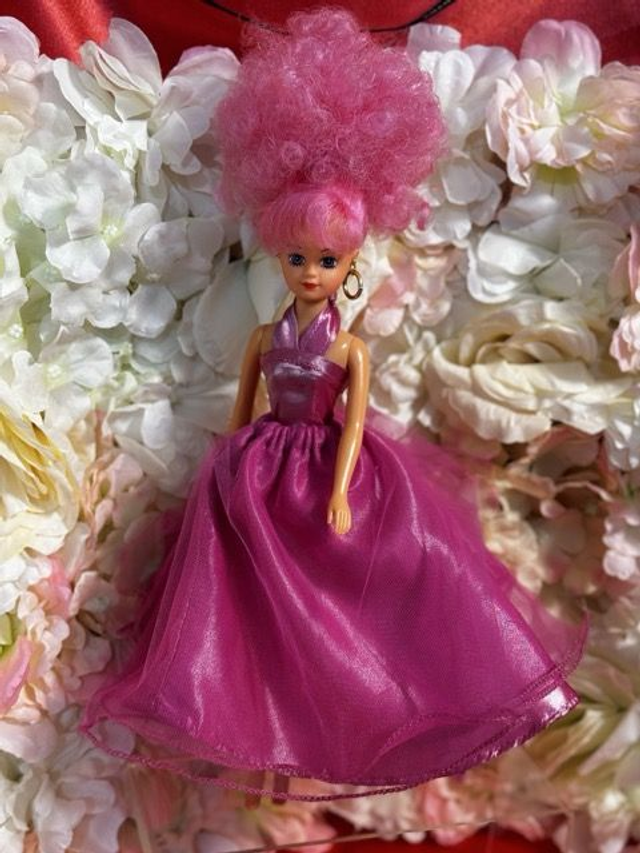 Poupée – Cheveux Rose & Robe rose - Fait main