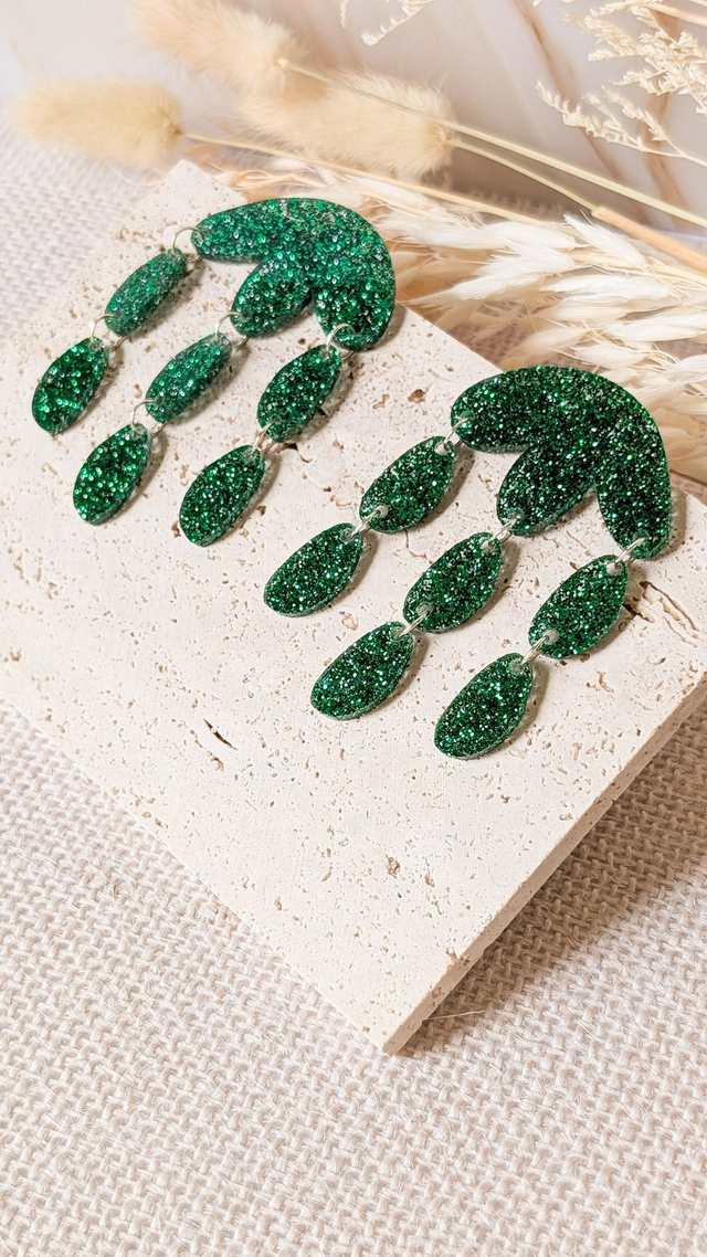 Boucles d&#039;oreilles vertes pailletées en plexi