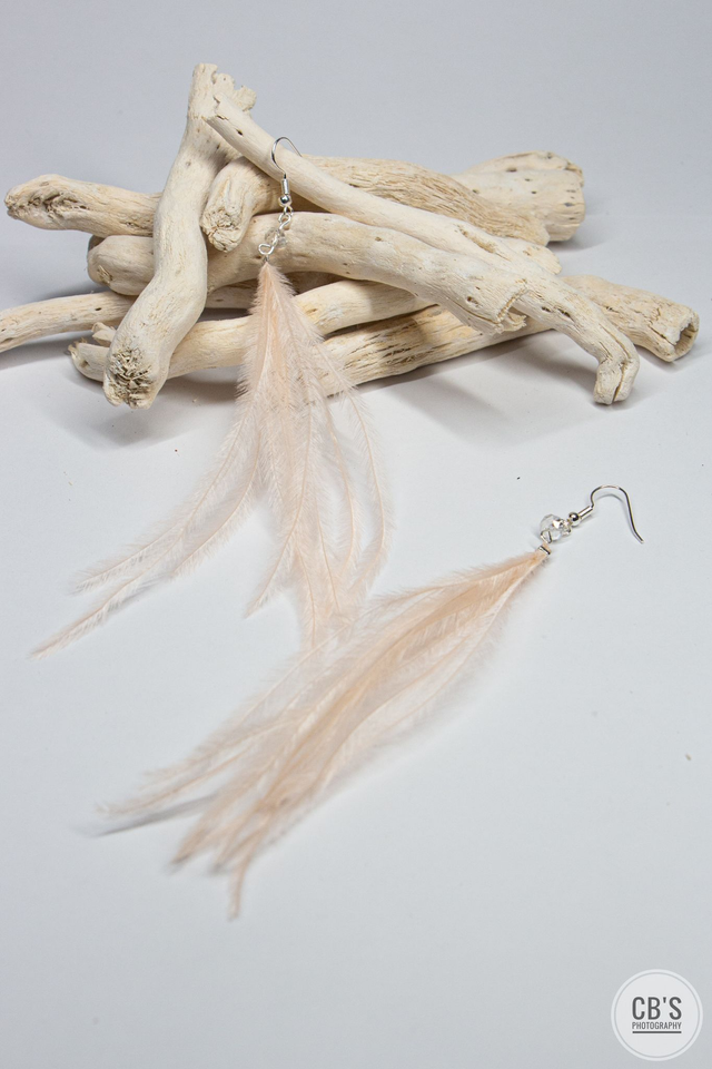 Boucles d'oreilles en plumes d'autruche nude