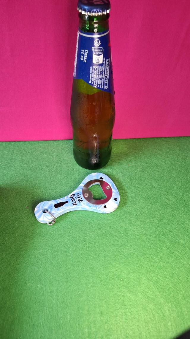 Décapsuleur en Jesmonite 