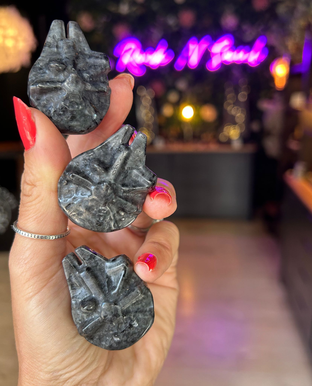 Millennium Falcon Carving R9U