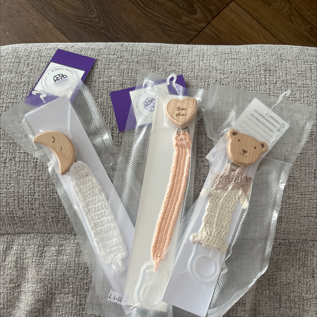 Dummy clips wooden shaped 