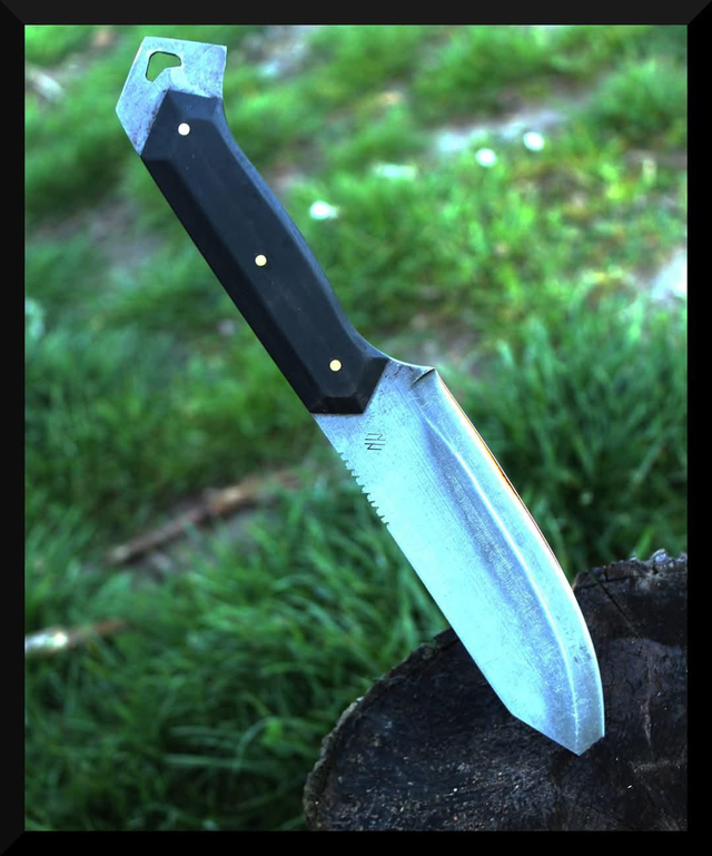 Couteau bushcraft forgé en acier XC75.