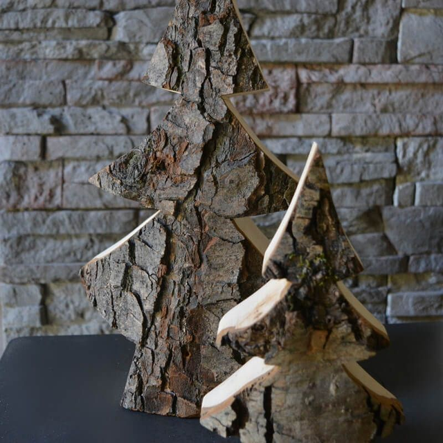 Rustikaler Tannenbaum aus Holz – handgefertigte Weihnachtsdeko