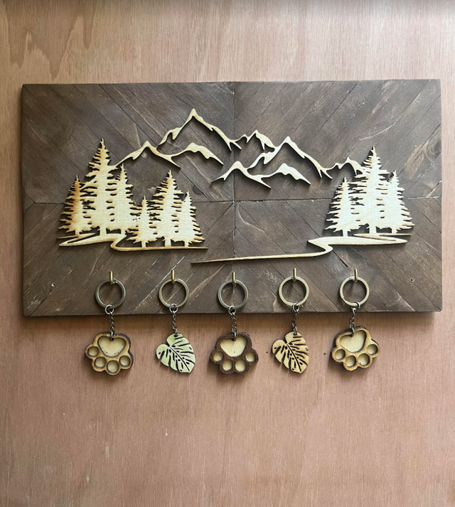 Support porte-clés mural sapins avec montagnes 