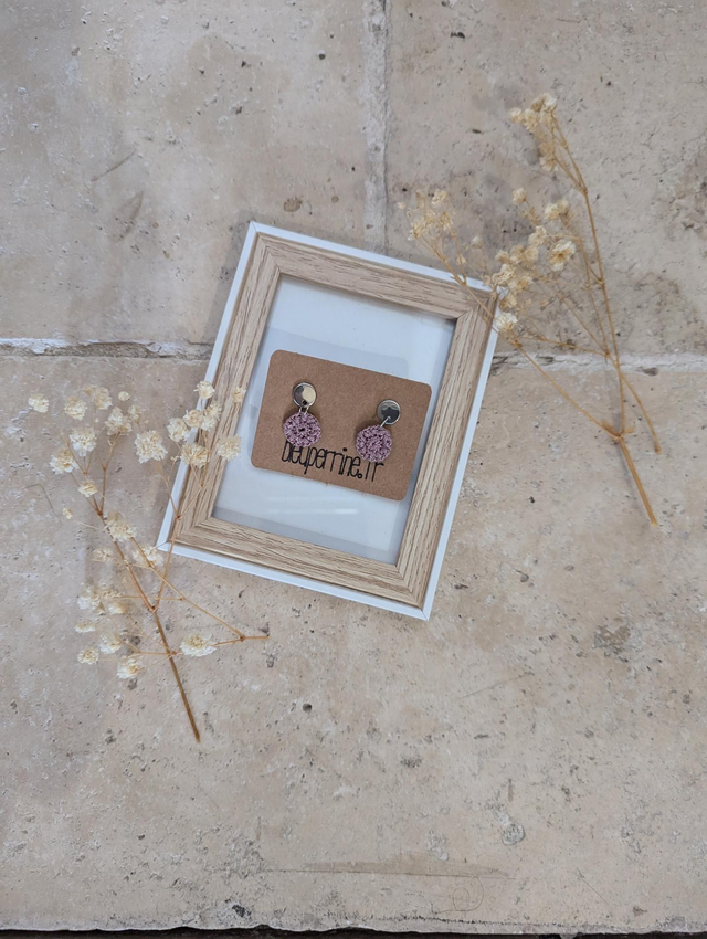 Boucles d&#039;oreilles clous ronds rose métallisé 