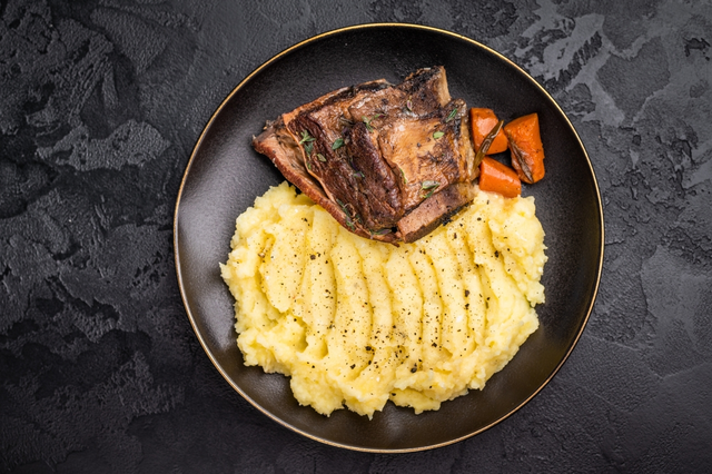 Beef Short Ribs (£13.99 per kg) 1 per pack