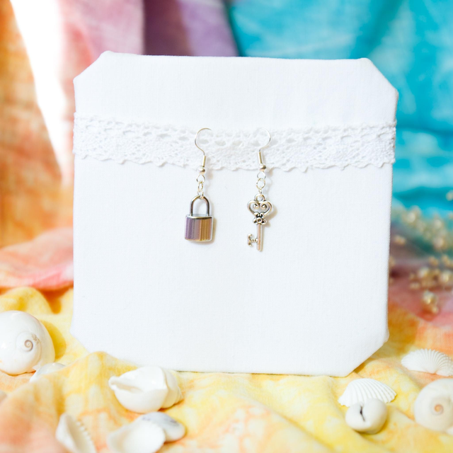 Boucles d'oreilles Attache-moi (argenté)