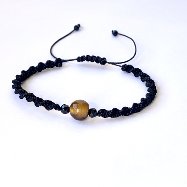 Bracelet, Oeil de Tigre et Spinelles noirs, micro-macramé 